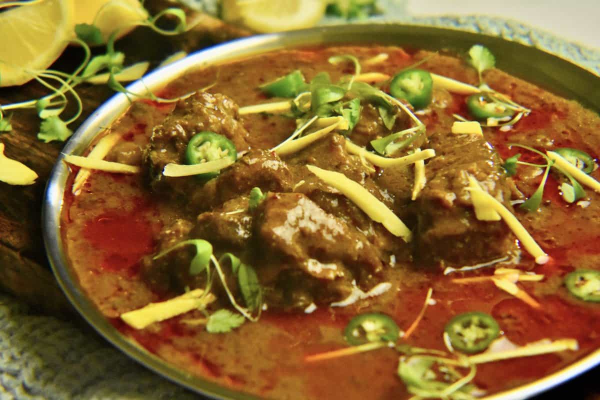 Nihari served with naan